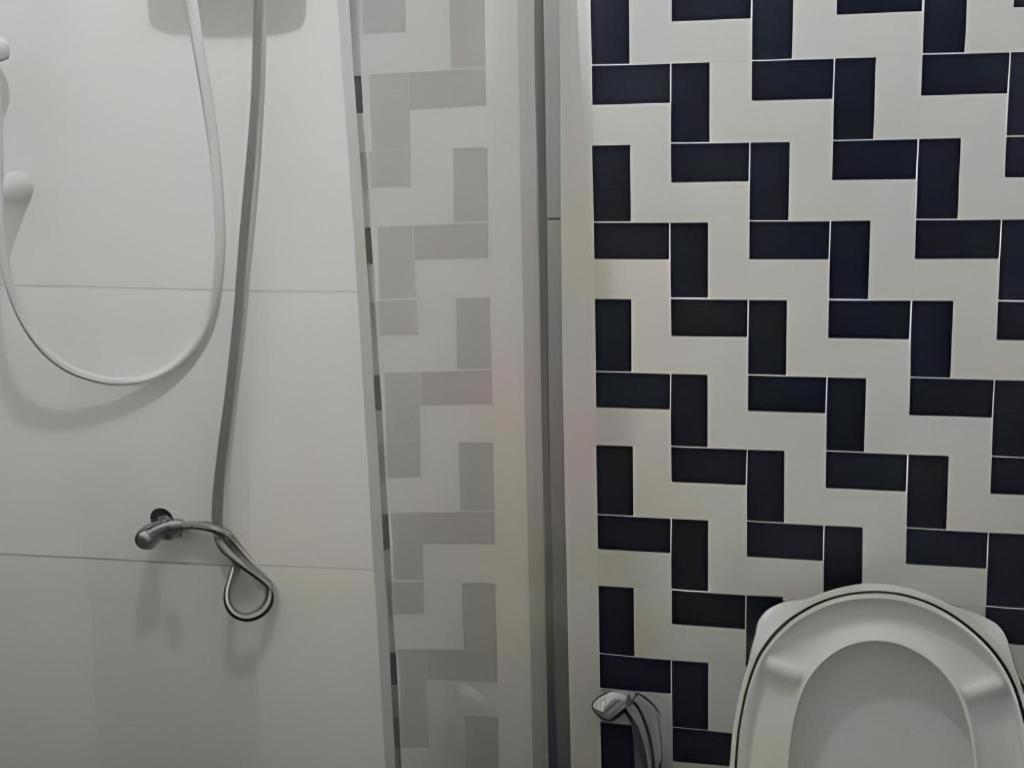 Cheaper Room Surat Thani Exterior photo
